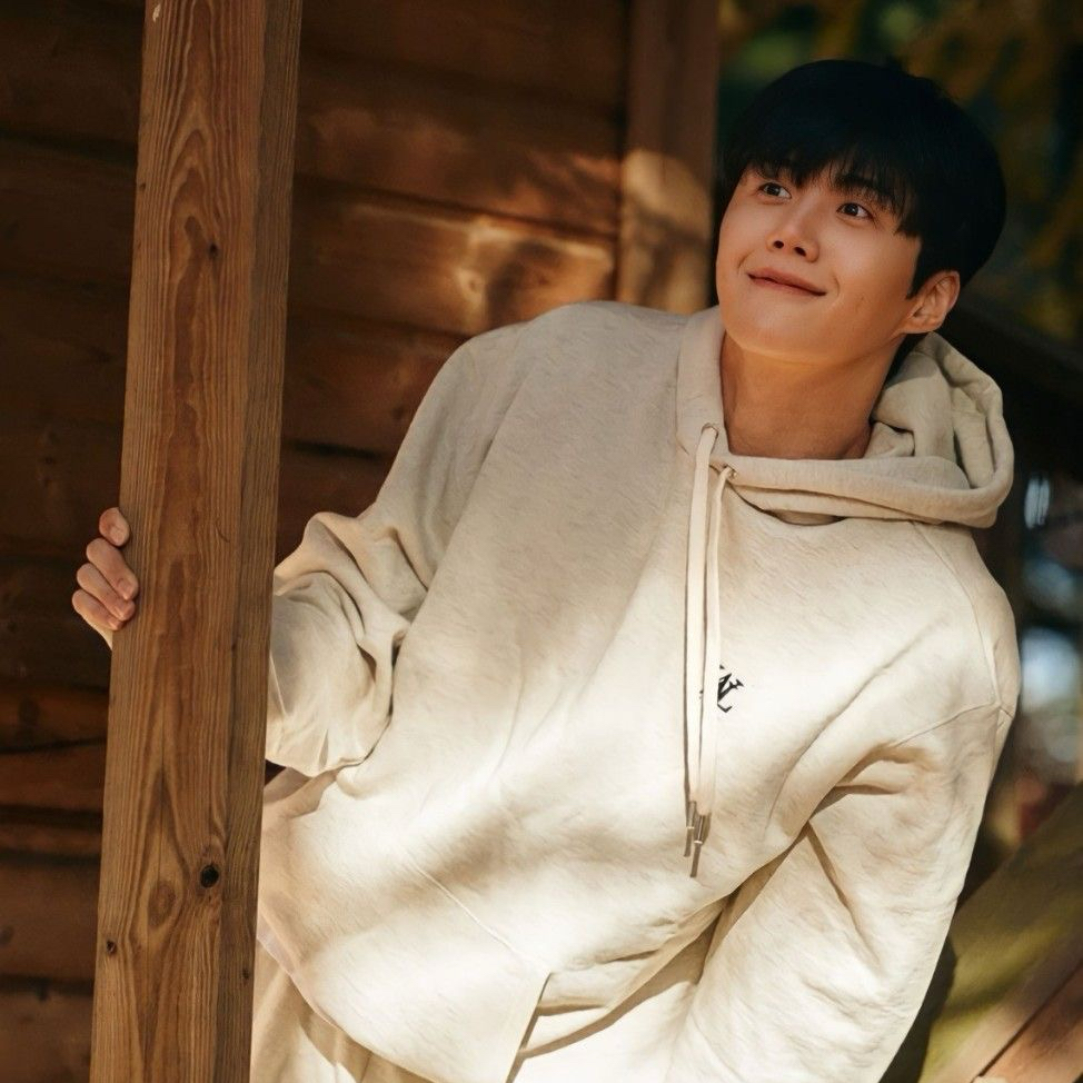 Foto kegiatan terbaru dari Kim Seonho