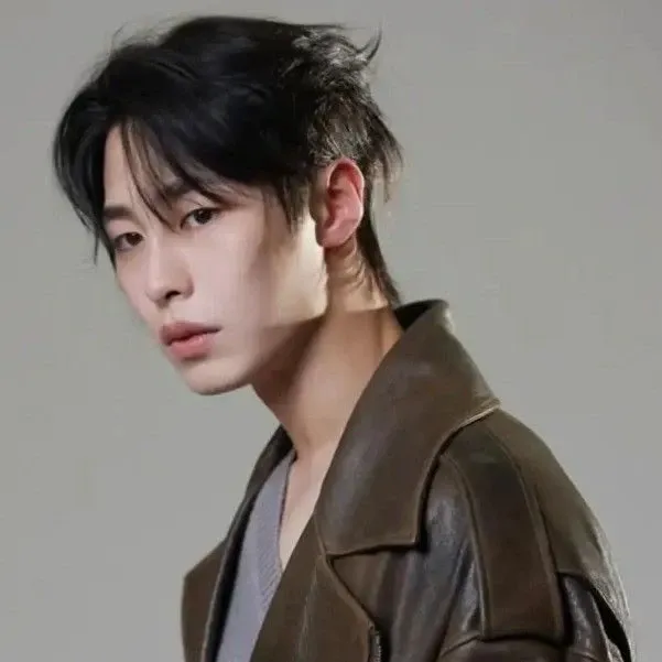 Behind-the-scenes cut of Lee Jaewook