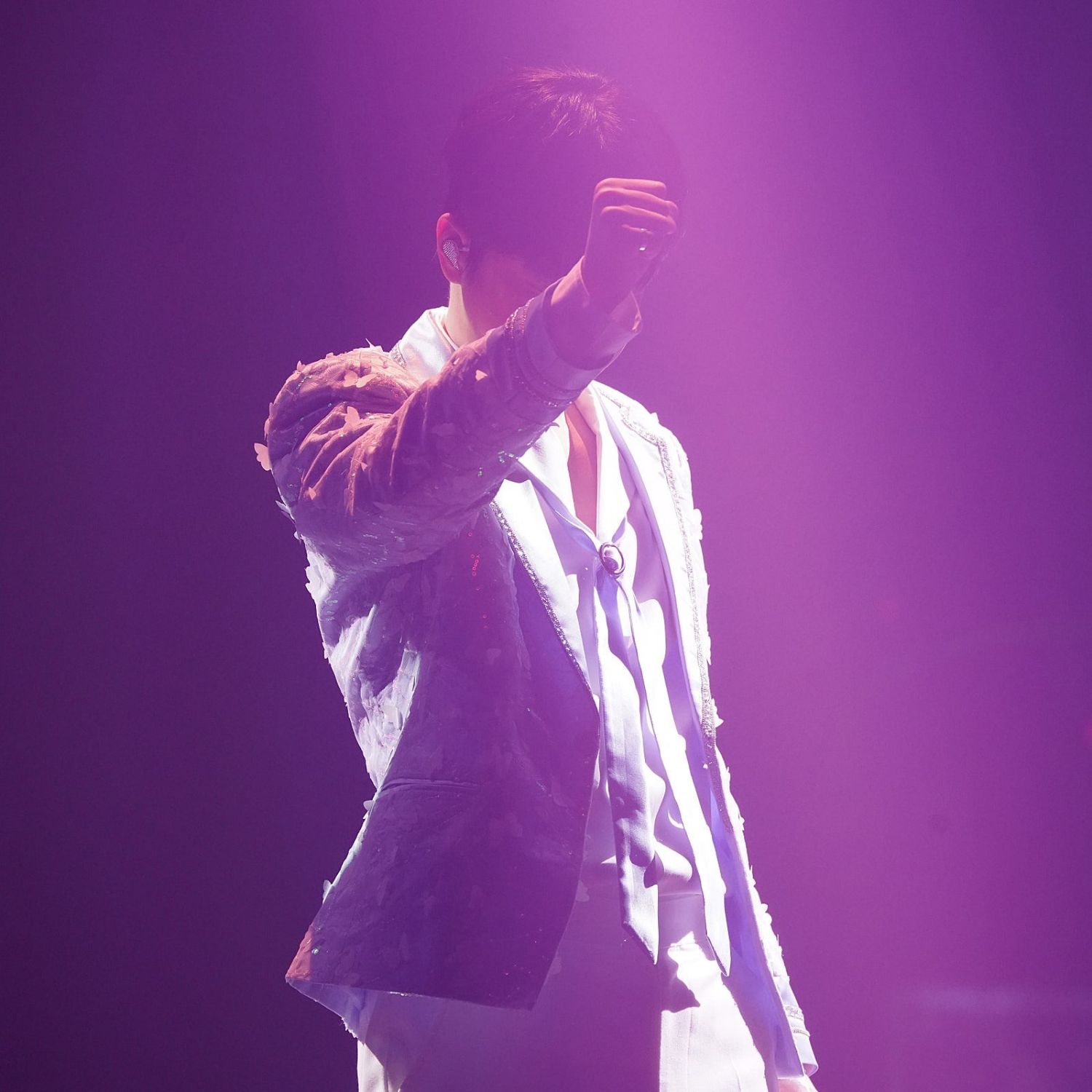 粉丝拍下的李灿元瞬间