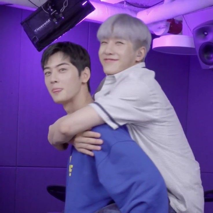 A moment captured by a fan of Cha Eunwoo