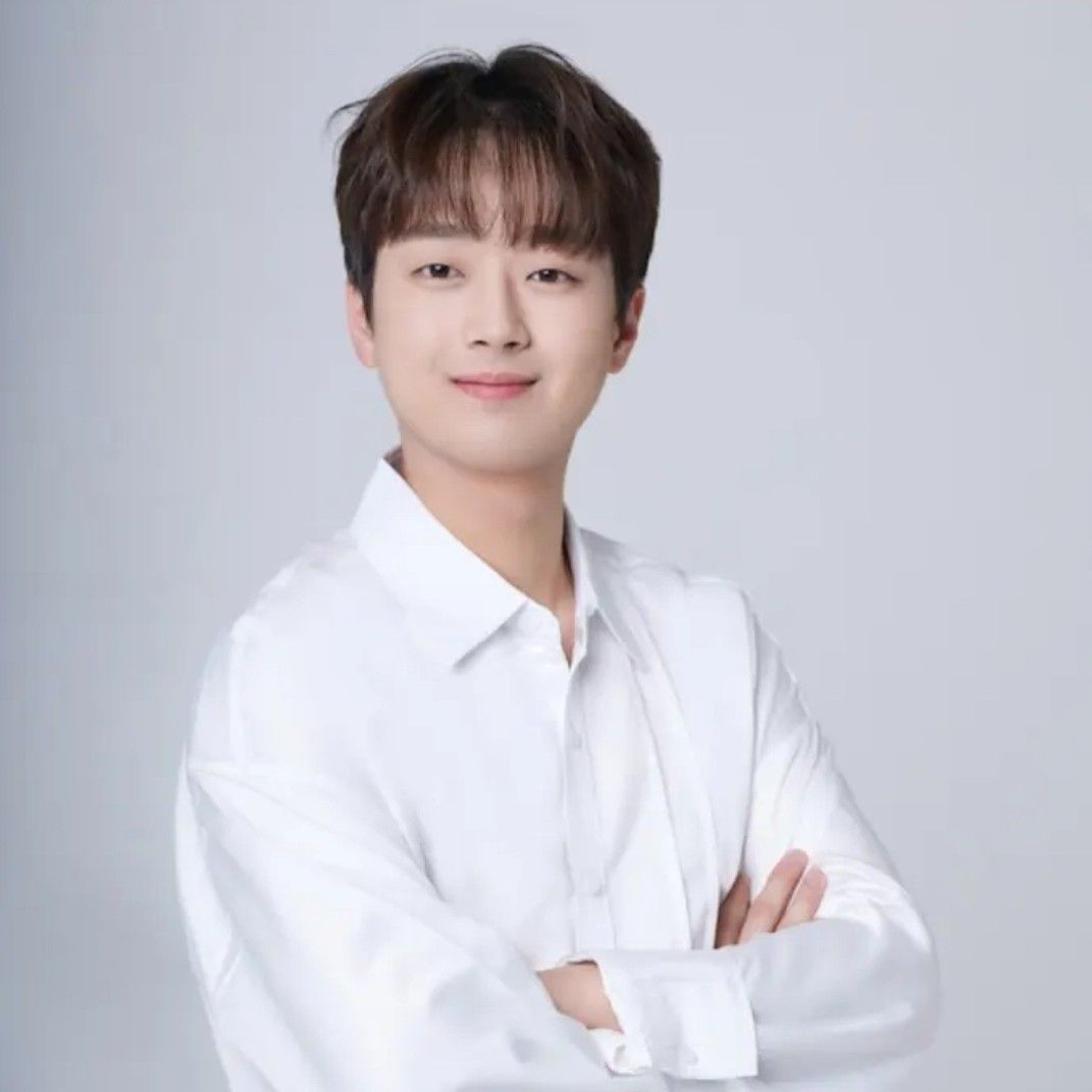 粉丝拍下的李灿元瞬间