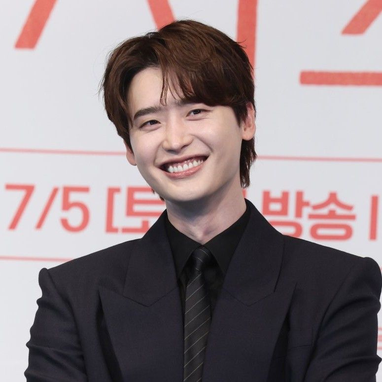 A moment captured by a fan of Lee Jongsuk