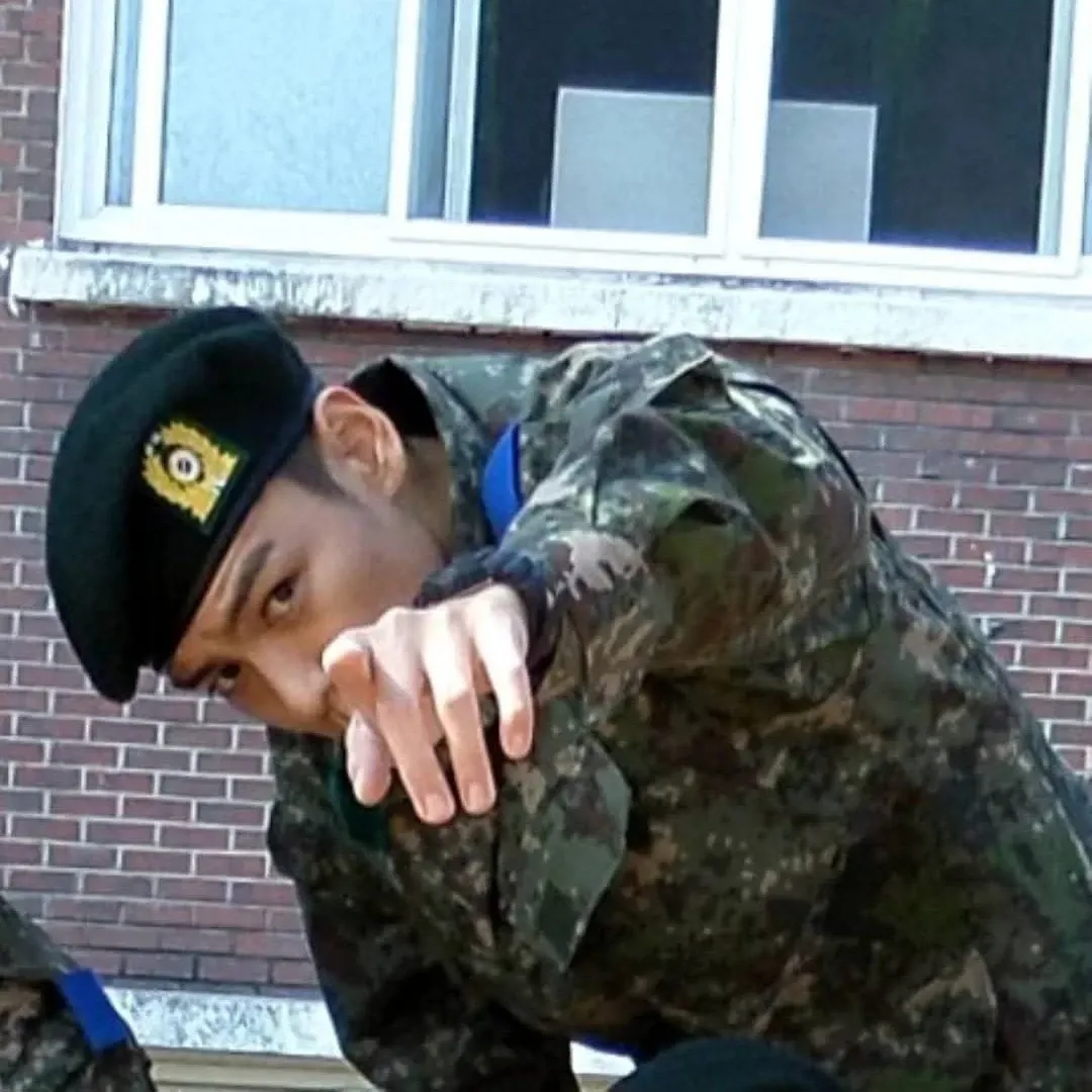 A moment captured by a fan of T.O.P