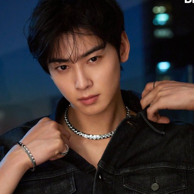 Latest photo of Cha Eunwoo