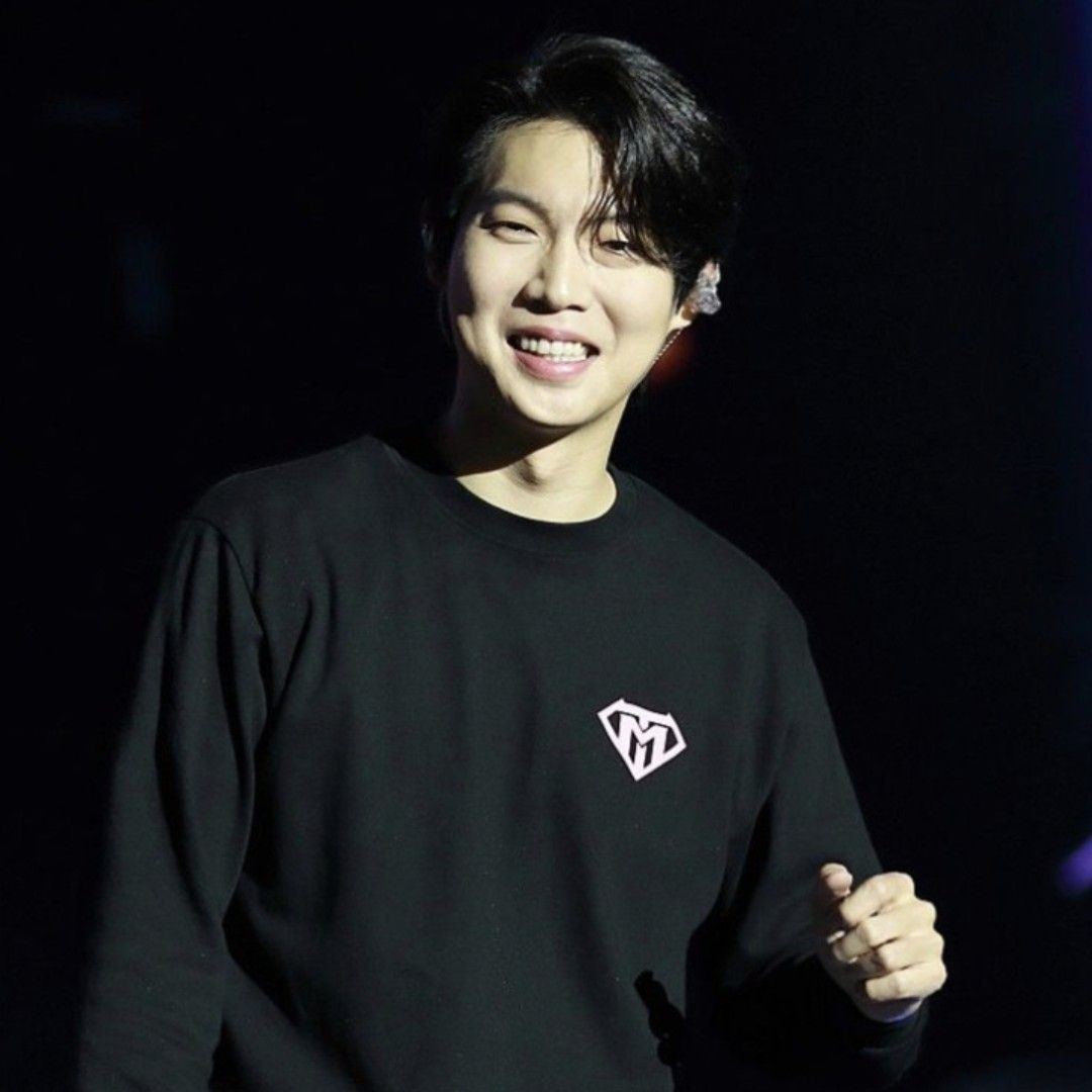 오늘 가장 핫한 셀럽 커뮤니티 피드