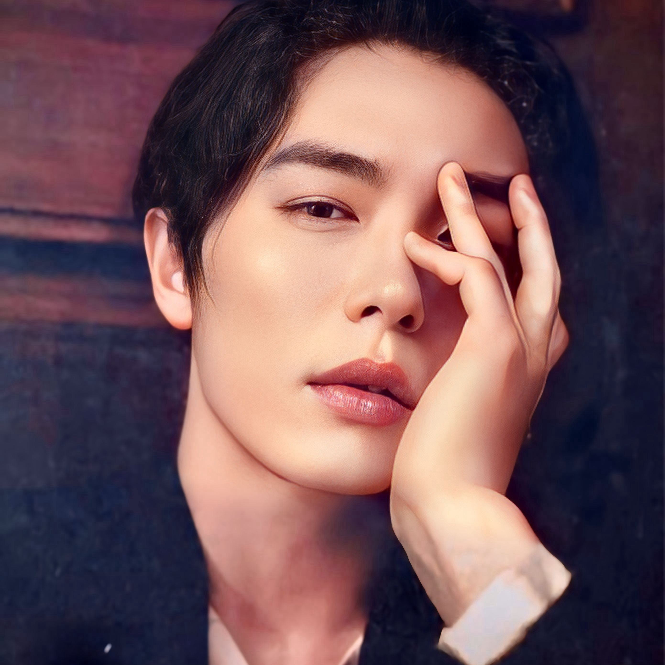 Behind-the-scenes cut of Kim Jaewook