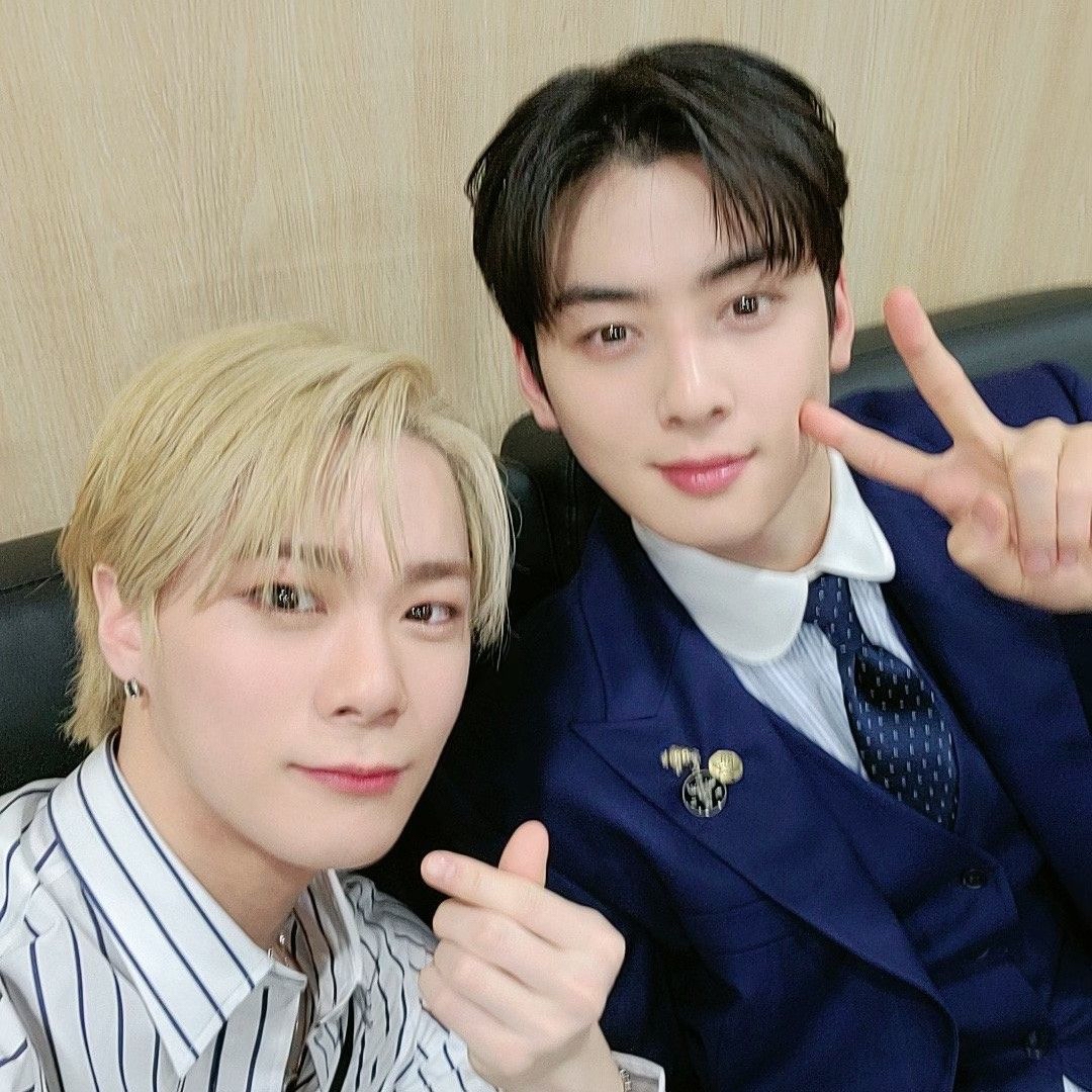 A moment captured by a fan of Cha Eunwoo