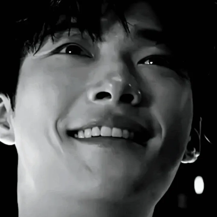 A moment captured by a fan of Woo Dohwan