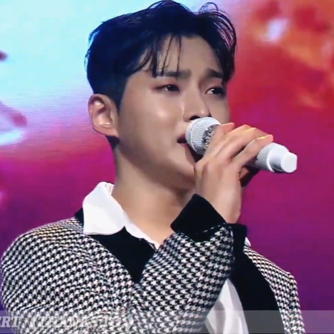 Behind-the-scenes cut of Seong Ri