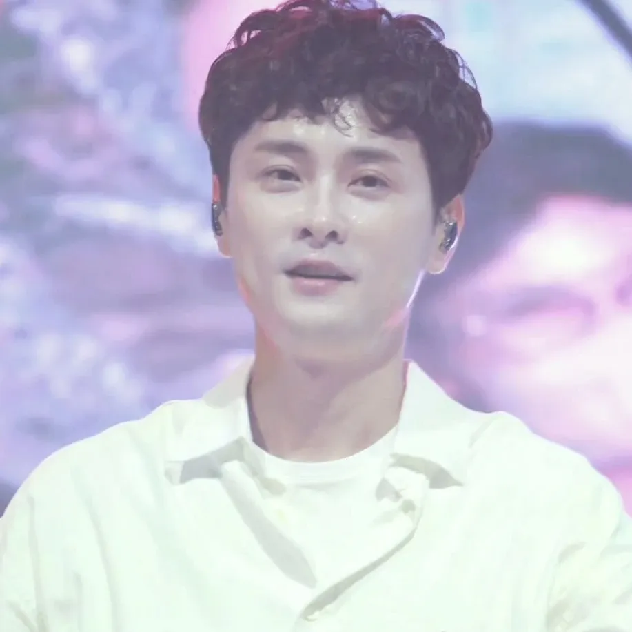 Behind-the-scenes cut of Min Kyunghoon