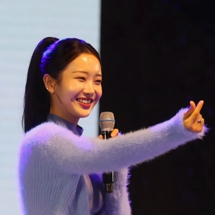 Recent activity shot of Kim Soyeon (2004)