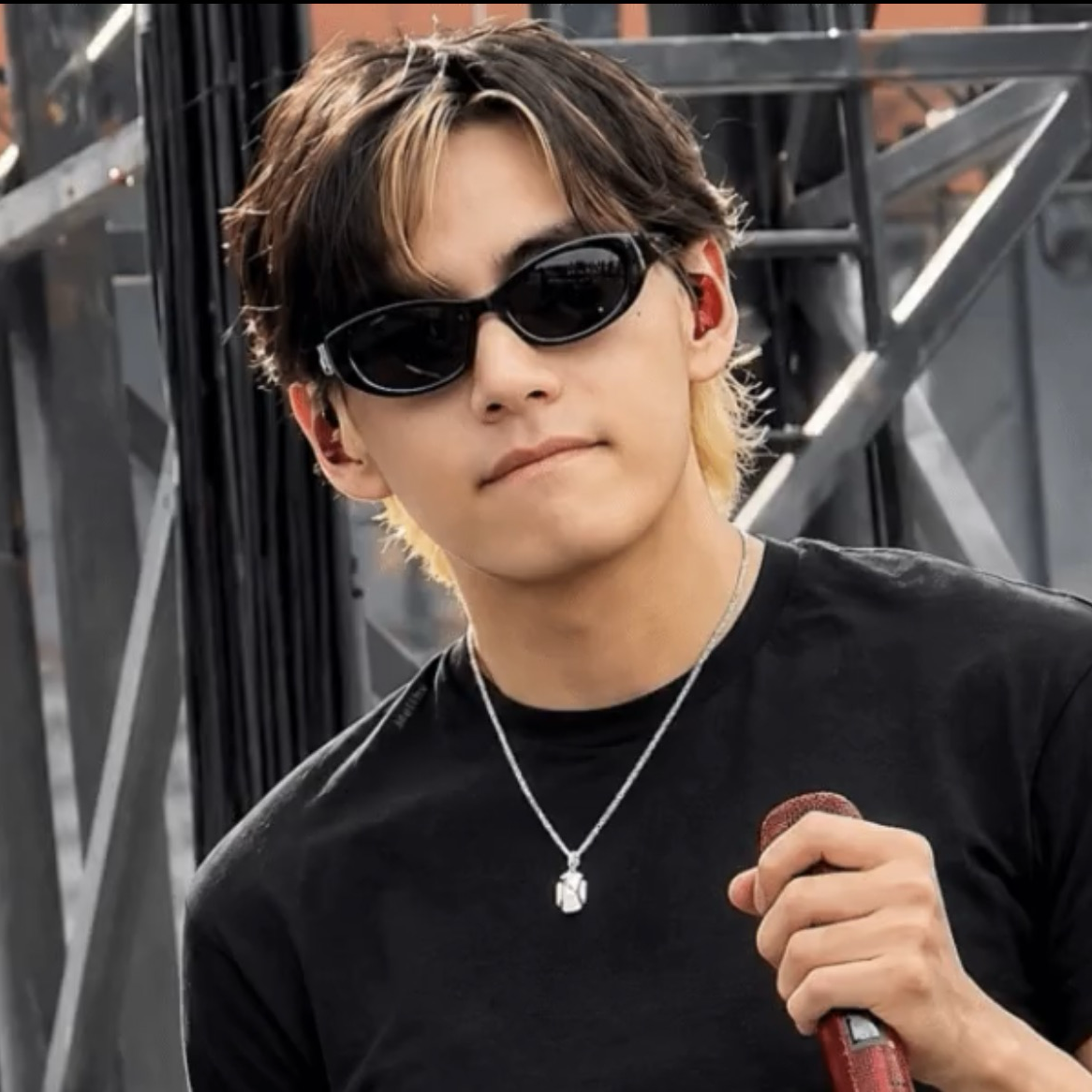 Recent activity shot of Kim Taehyung (V)