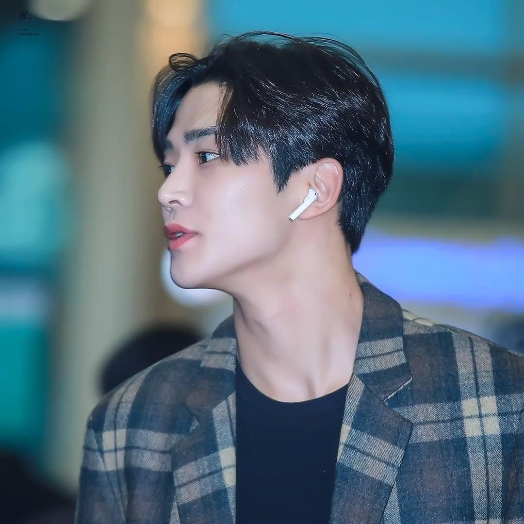 Behind-the-scenes cut of Rowoon