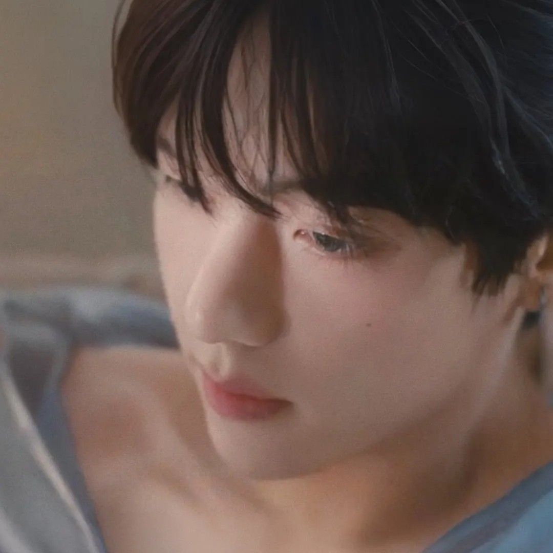 Latest photo of Kim Taehyung (V)