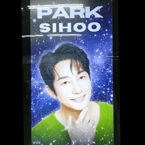 A moment captured by a fan of Park Sihoo