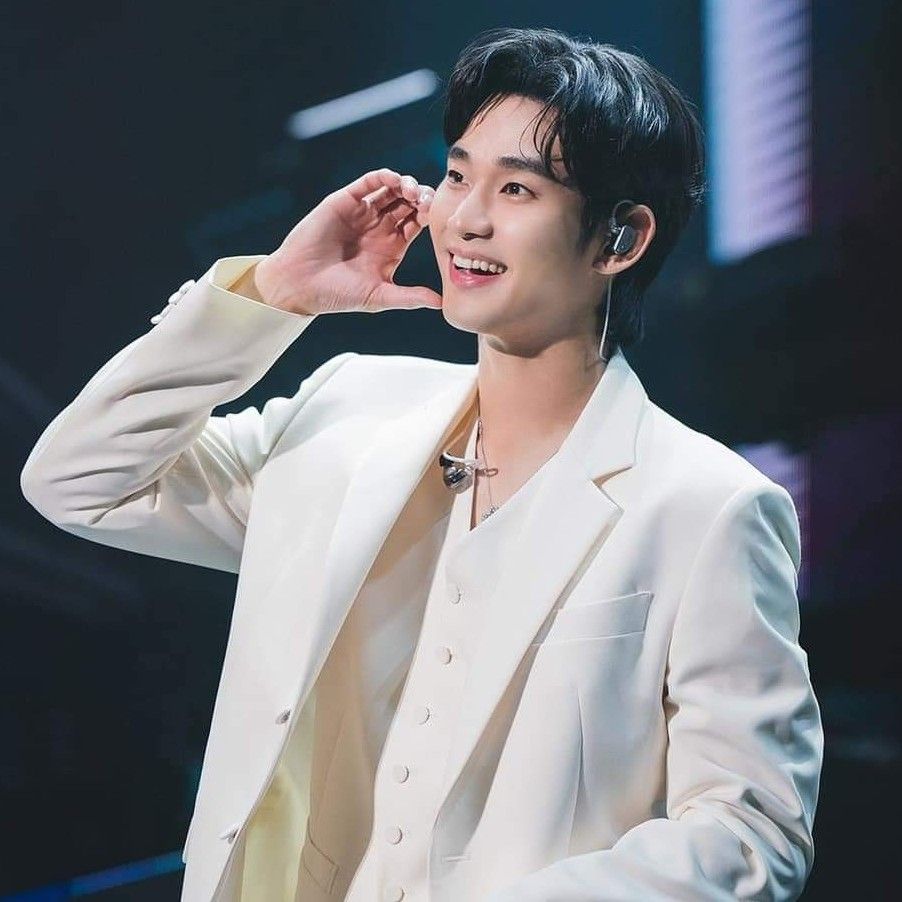 キム・スヒョンのビハインドカット