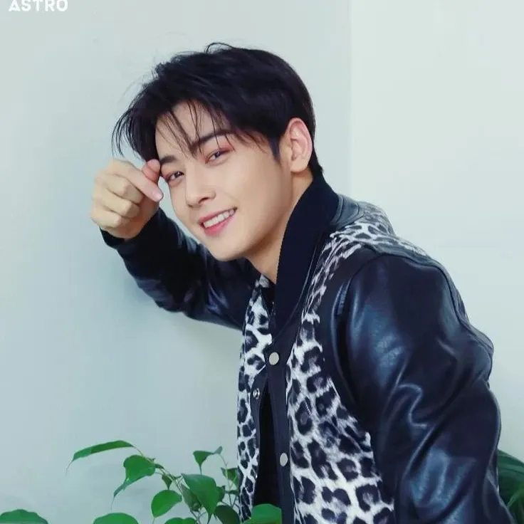 Behind-the-scenes cut of Cha Eunwoo