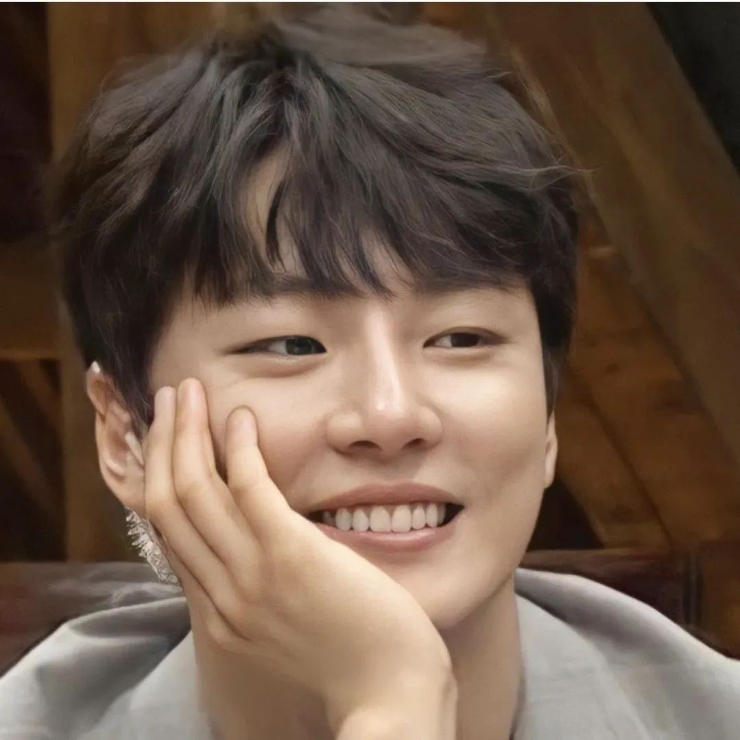 Behind-the-scenes cut of Yoon Shiyoon