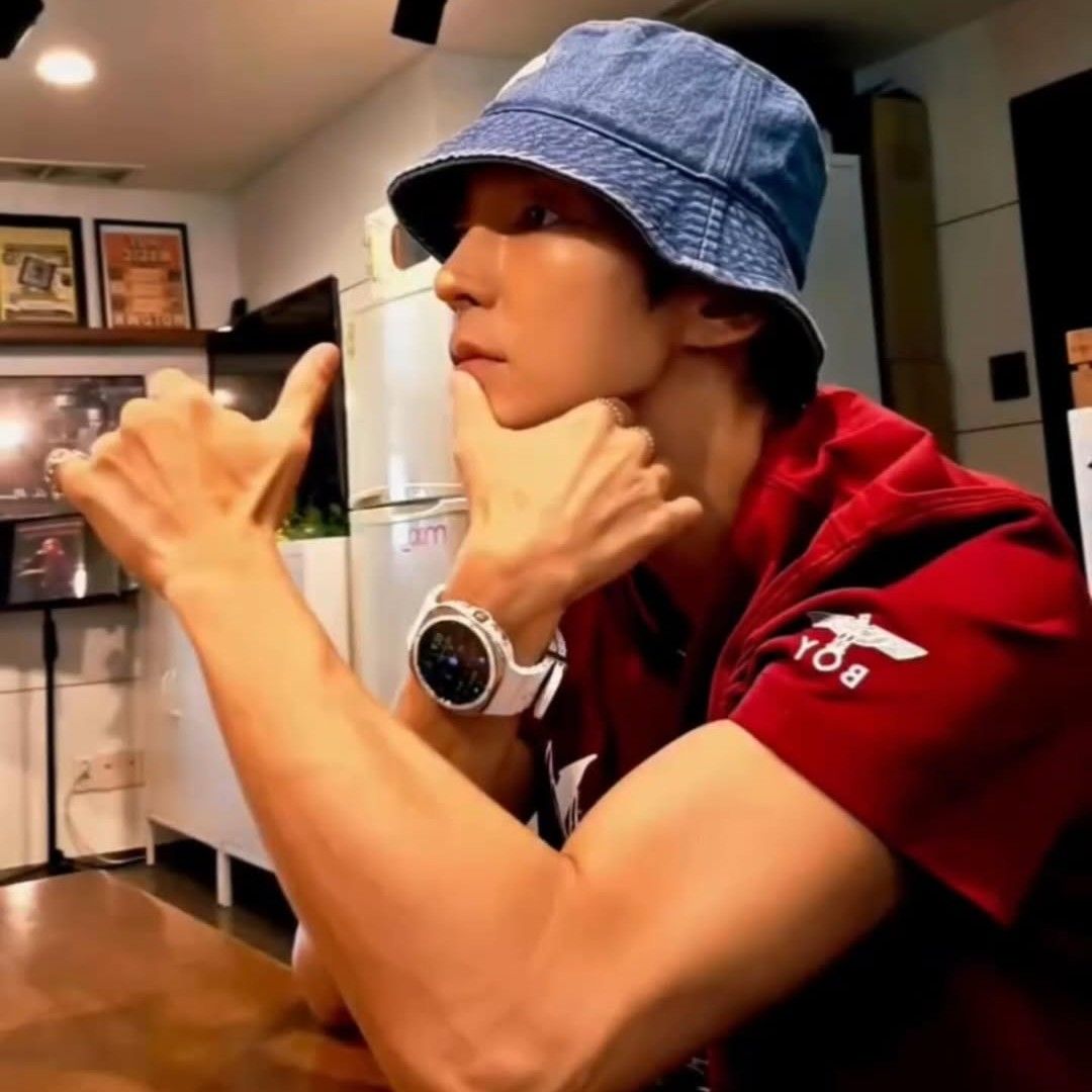 A moment captured by a fan of Lee Joongi