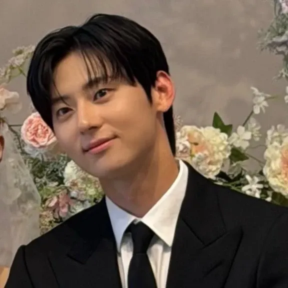 Behind-the-scenes cut of Hwang Minhyun
