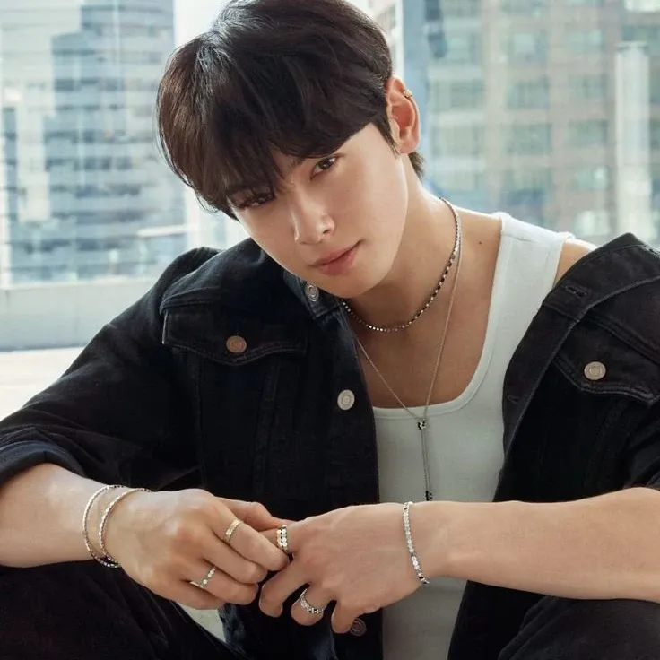 Latest photo of Cha Eunwoo