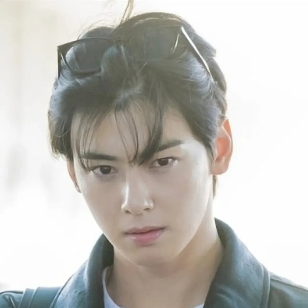 A moment captured by a fan of Cha Eunwoo