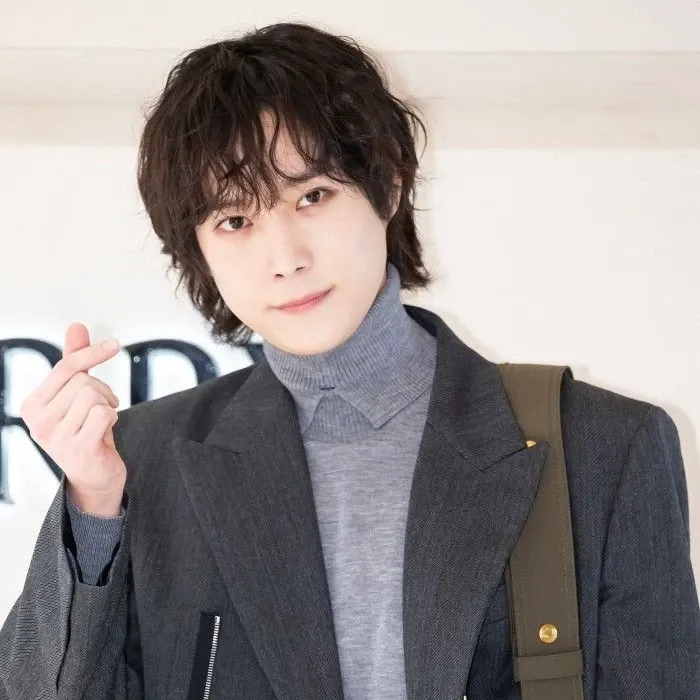 Behind-the-scenes cut of Kim Youngdae