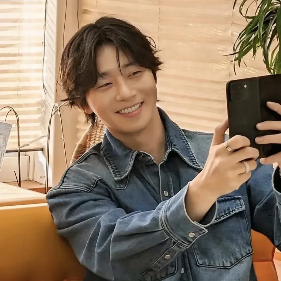 Behind-the-scenes cut of Park Seojoon
