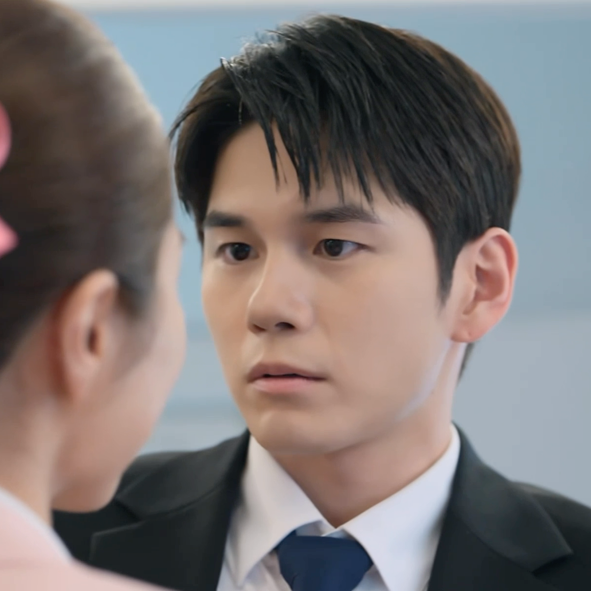 粉丝拍下的邕圣祐瞬间