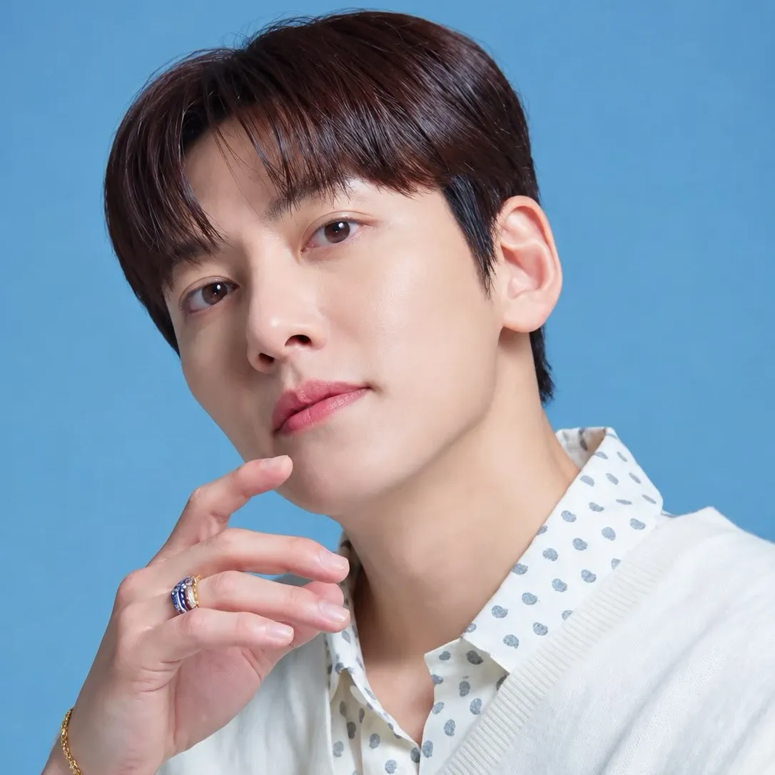 Behind-the-scenes cut of Ji Changwook