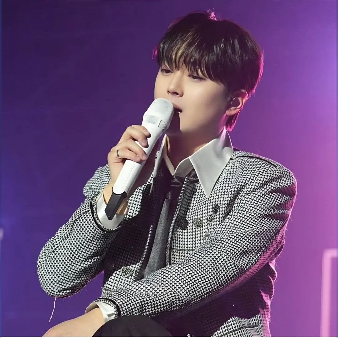 A moment captured by a fan of Lee Chanwon