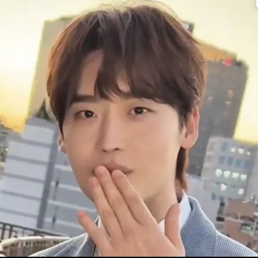 粉絲拍下的李鍾碩瞬間