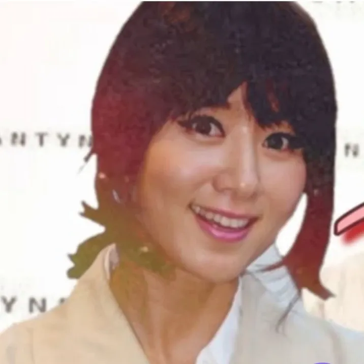 A moment captured by a fan of Kim Heeae