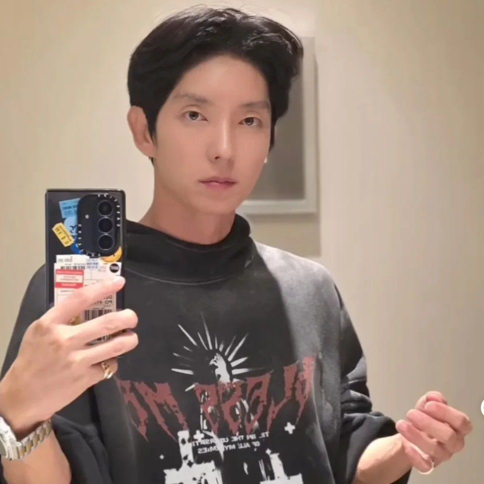 A moment captured by a fan of Lee Joongi