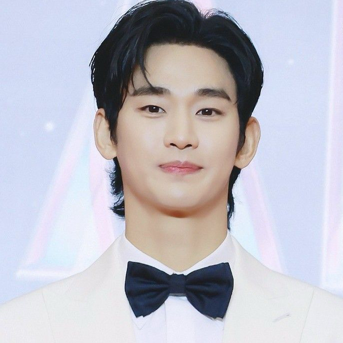 金秀賢的最新照片