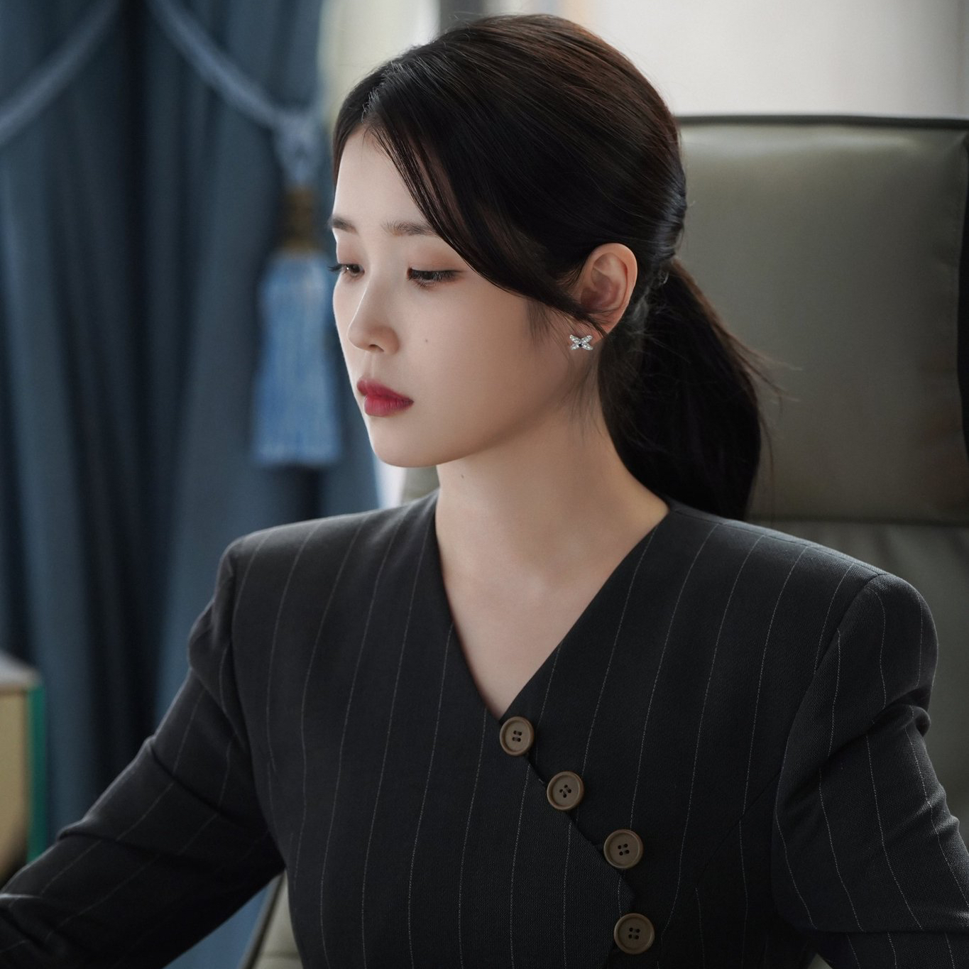 Behind-the-scenes cut of IU