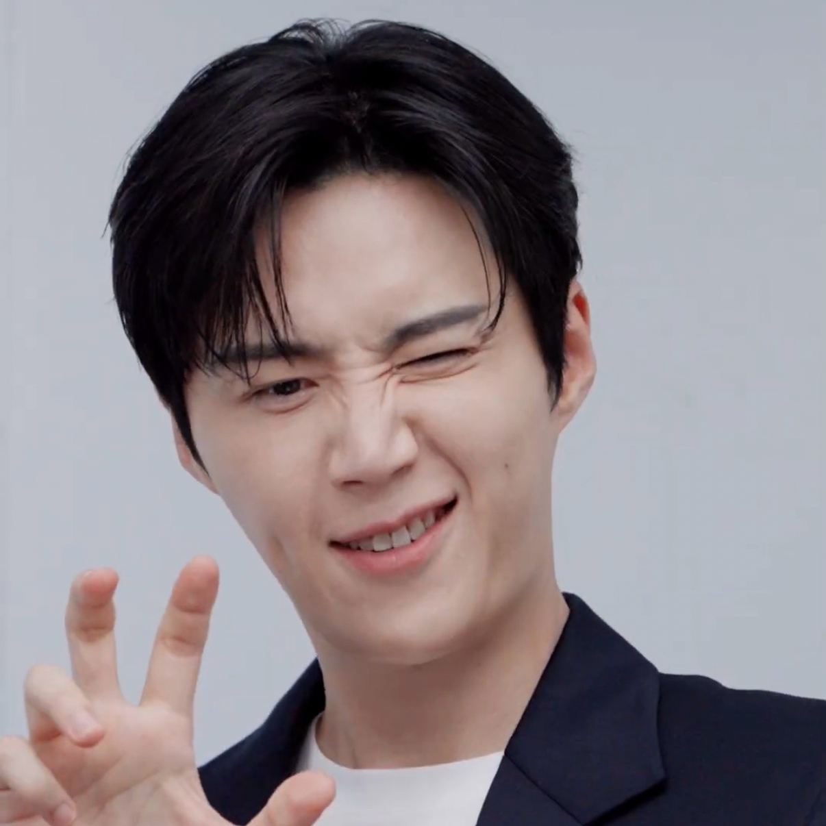 Foto kegiatan terbaru dari Kim Seonho