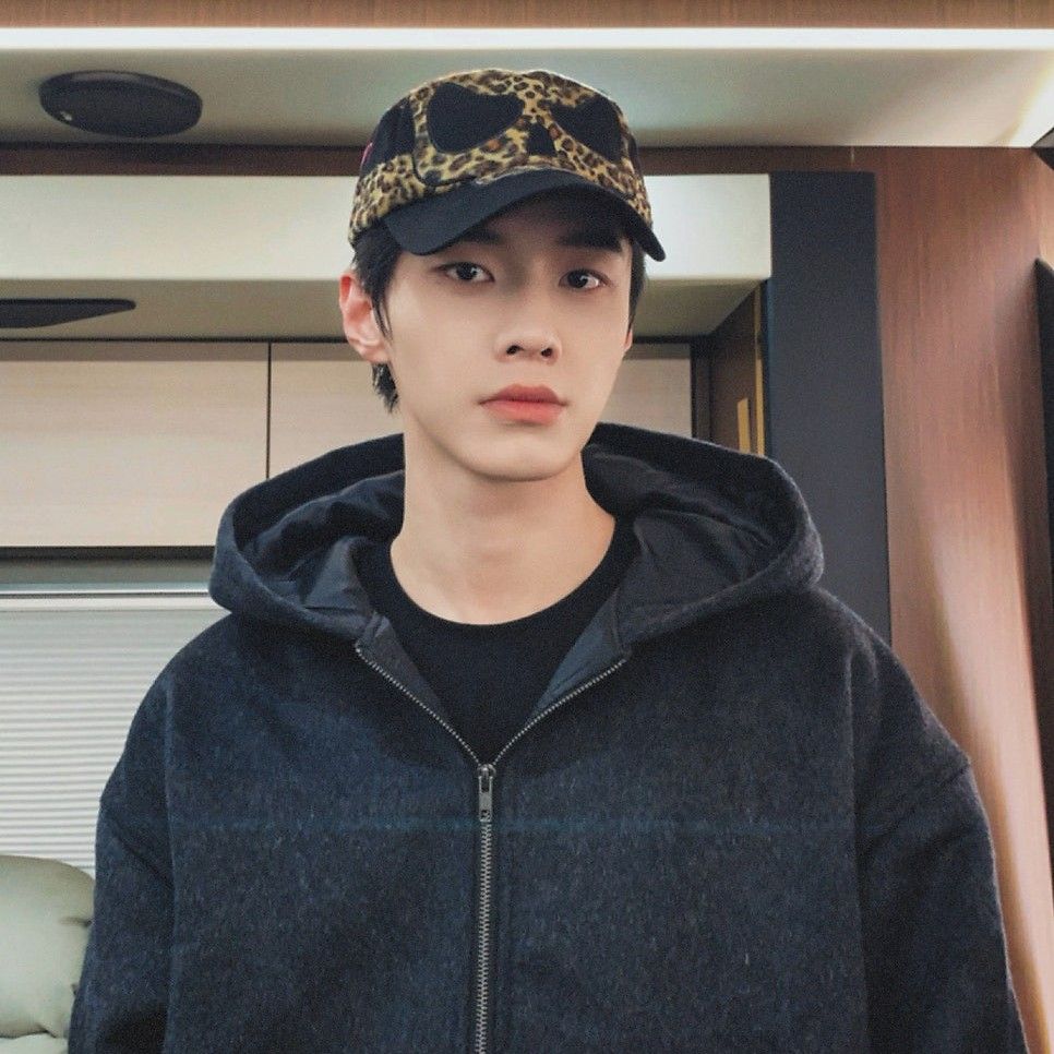 Behind-the-scenes cut of He Yu