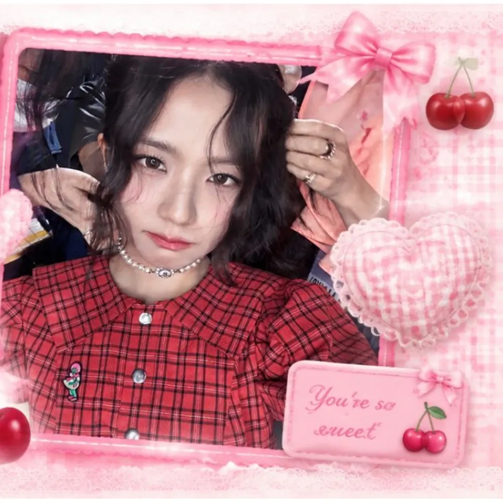 Behind-the-scenes cut of Jisoo (1995)
