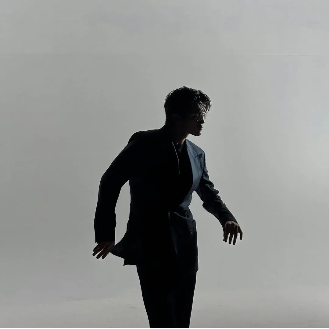 粉丝拍下的邕圣祐瞬间