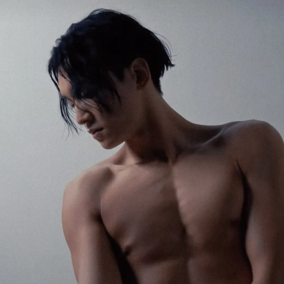 Recent activity shot of Choi Hojong