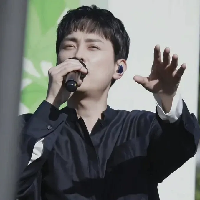 Recent activity shot of Min Kyunghoon