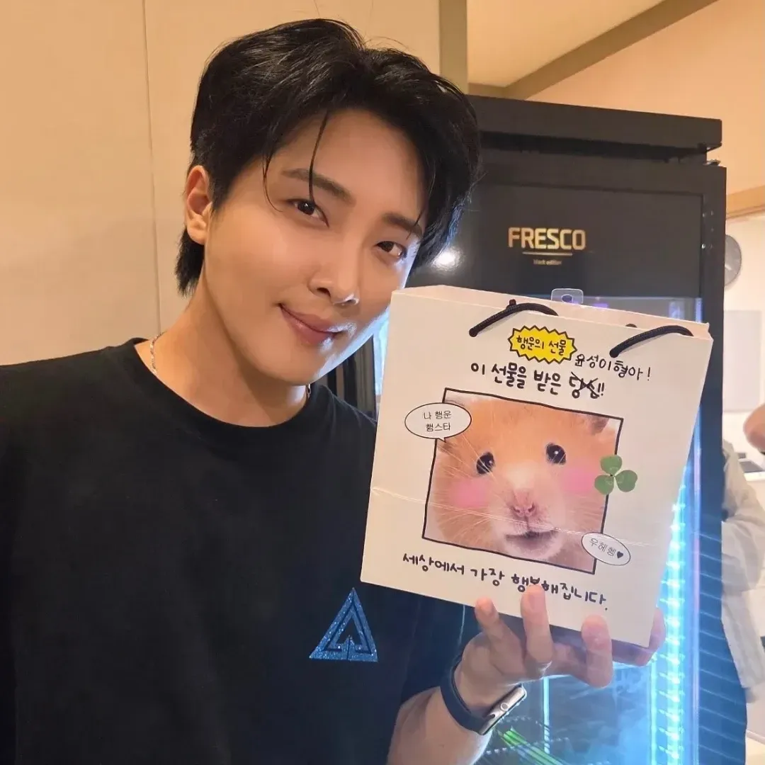 Behind-the-scenes cut of Hwang Yunsung