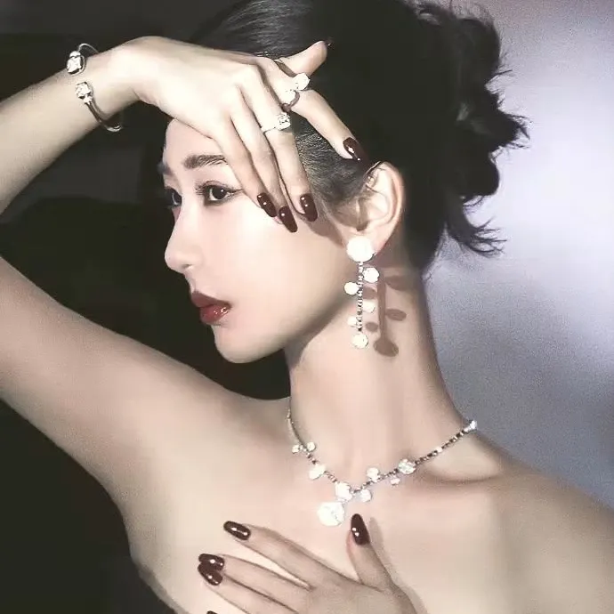 Recent activity shot of Yang Zi