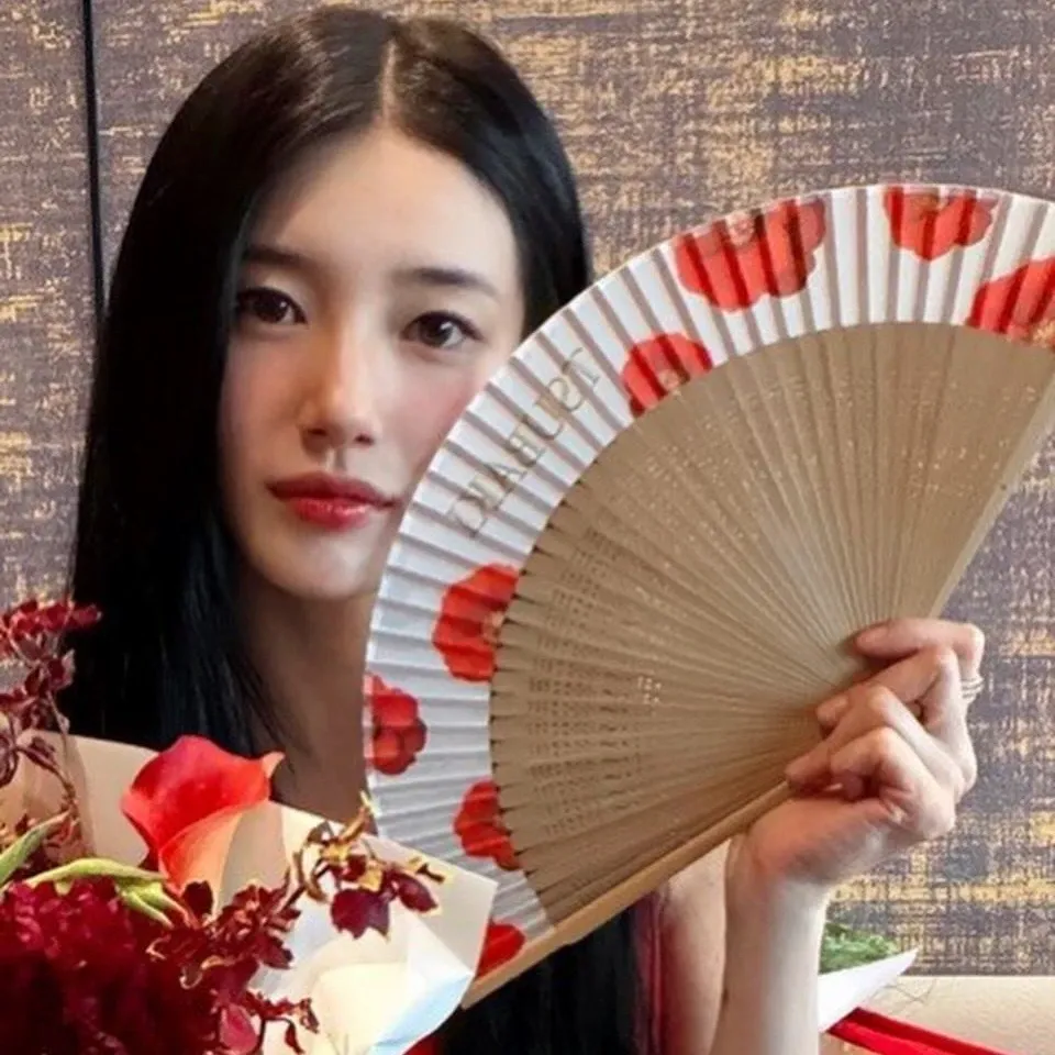 A moment captured by a fan of Bae Suzy