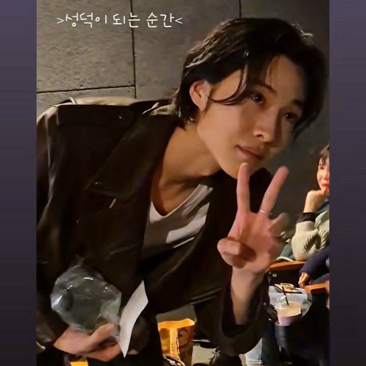 A moment captured by a fan of Lee Jongwon