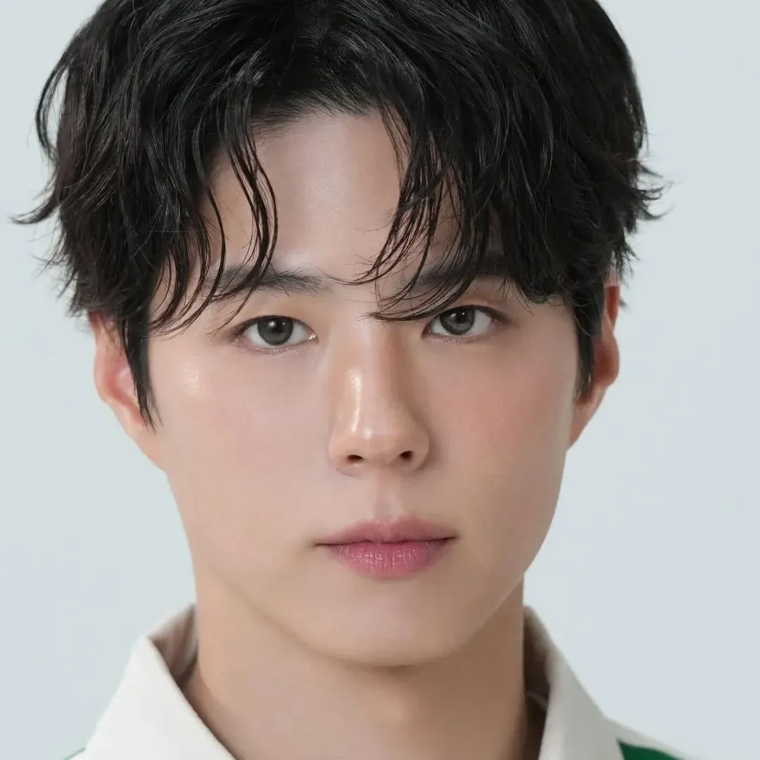 A moment captured by a fan of Park Bogum