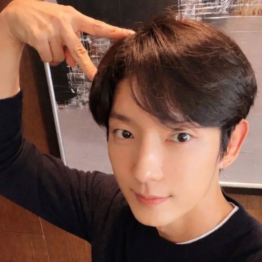 A moment captured by a fan of Lee Joongi