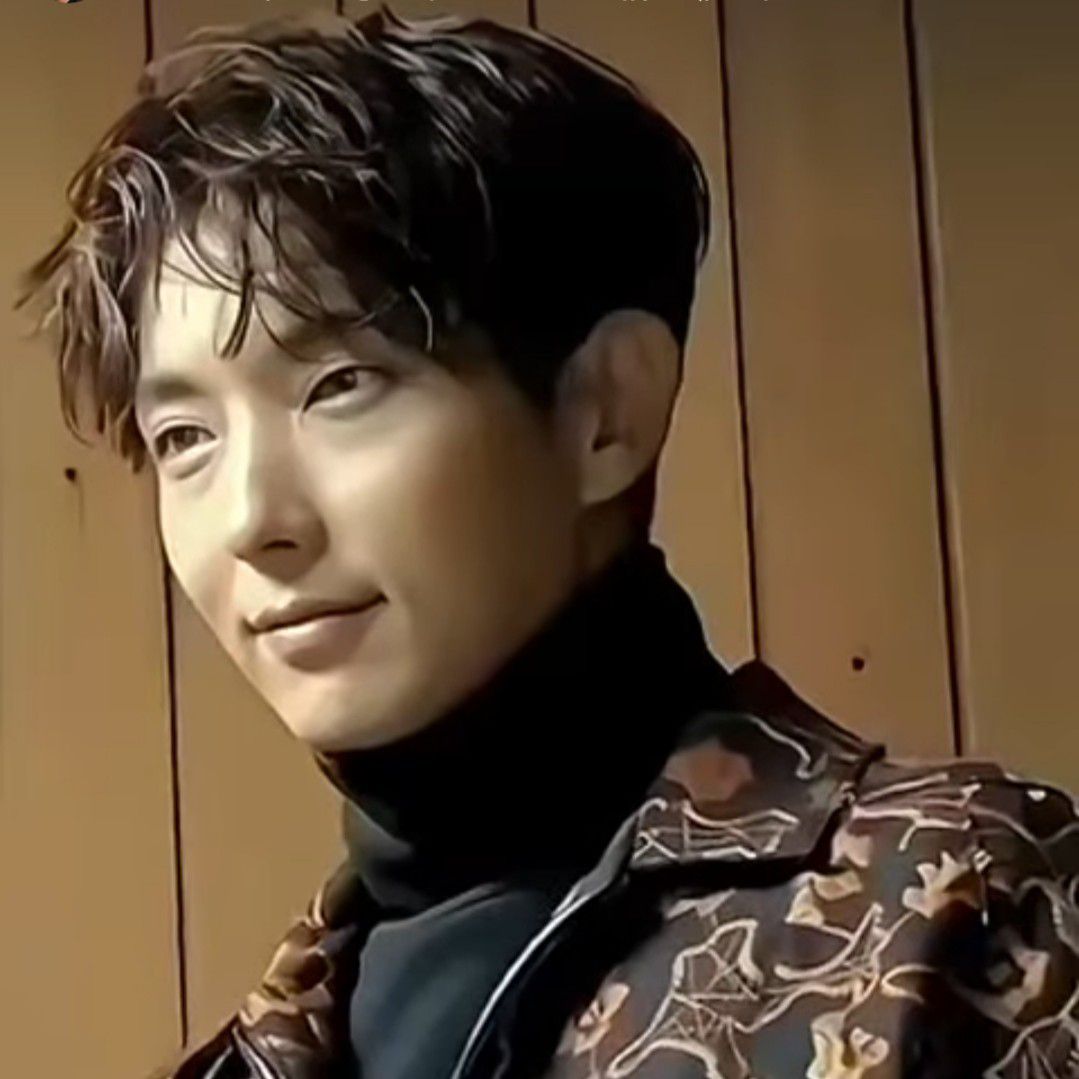 Latest photo of Lee Joongi