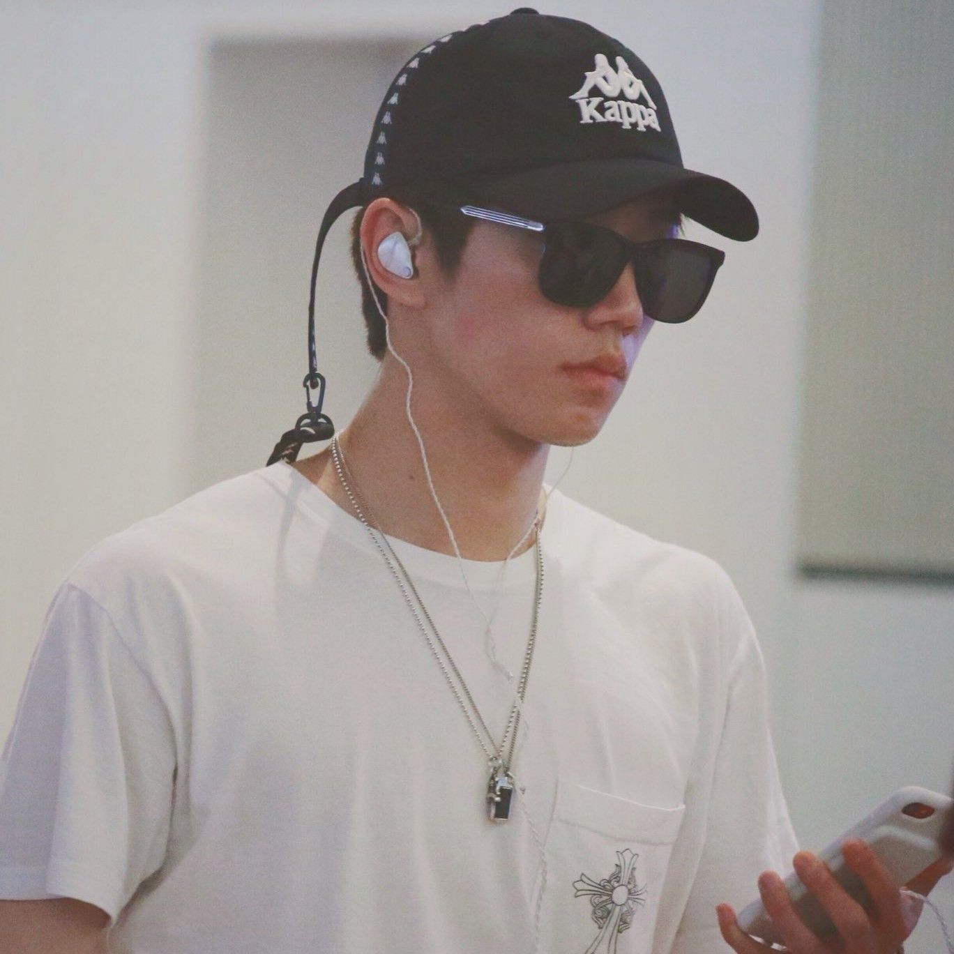 Behind-the-scenes cut of Lee Junyoung